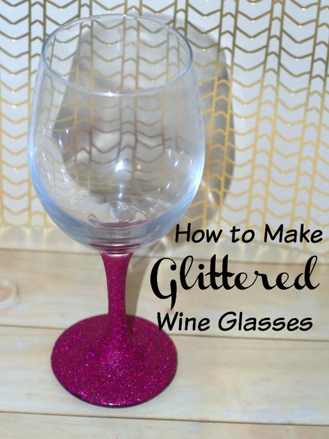 Glittered wine glasses are all over!  Learn how to make your own glitter wine glasses, quick and easily. Glitter Wine Glasses Diy, Glitter Wallpaper Iphone, How To Make Glitter, Glitter Wine Glasses, Diy Wine Glasses, Glitter Glasses, Wine Craft, Wine Glass Crafts, Wine Glass Art