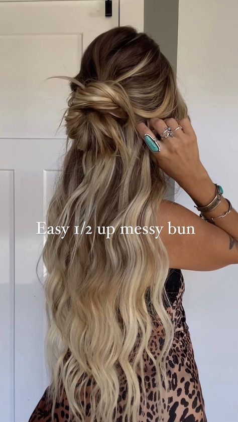 Boho Fancy Hairstyles, Half Up Pulled Back Hair, Half Up Summer Hair, Beach Waves Updo Half Up, How To Half Updo, Hair Half Down Wedding, Boho Messy Hair, Cute Easy Boho Hairstyles, Half Up Half Down Bun Bridesmaid Hair