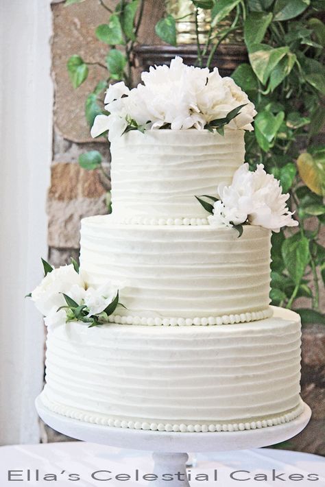 Horizontal buttercream lines on rustic/chic wedding cake Striped Wedding Cake, Wedding Cupcakes Rustic, Coral Wedding Flowers, Beige Wedding, Wooden Wedding Signs, Blush Wedding Flowers, Wedding Money, Rustic Wedding Bouquet, Wedding Cake Rustic