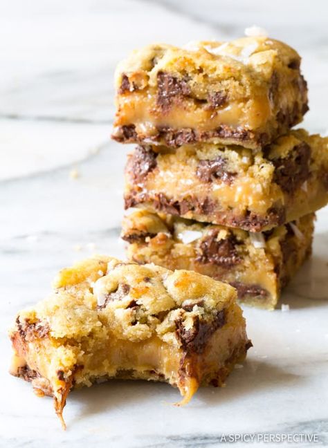 Salted Caramel Chocolate Chip Cookie Bars (Video) - A Spicy Perspective Choc Chip Cookie Bars, Caramel Chocolate Chip Cookie Bars, Caramel Chocolate Chip Cookie, Caramel Chocolate Chip Cookies, A Spicy Perspective, Cake Simple, Chocolate Chip Cookie Bars, Popular Desserts, Salted Caramel Chocolate