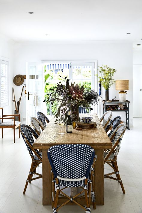 Sydney’s Northern Beaches family home of Walter G textiles’s Lauren Emerson, and restaurateur Andrew Emerson Modern Eclectic Home, Family Cottage, Walter G, Modern Eclectic, Banquette Seating, Light Home, Eclectic Home, Open Plan Living, Vintage Textiles