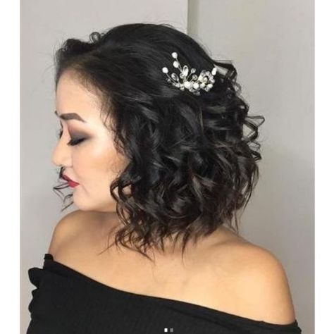 Shoulder Length Hair For Wedding Brides, Shoulder Length Curly Bridesmaid Hair, Shoulder Length Curls Wedding, Wedding Hairstyles For Medium Length Curly Hair, Bridesmaid Hair Medium Length Curls, Wedding Styles For Shoulder Length Hair, Medium Hair Wedding Styles Down, Curled Hairstyles Medium Length, Casual Wedding Hairstyles Medium Length