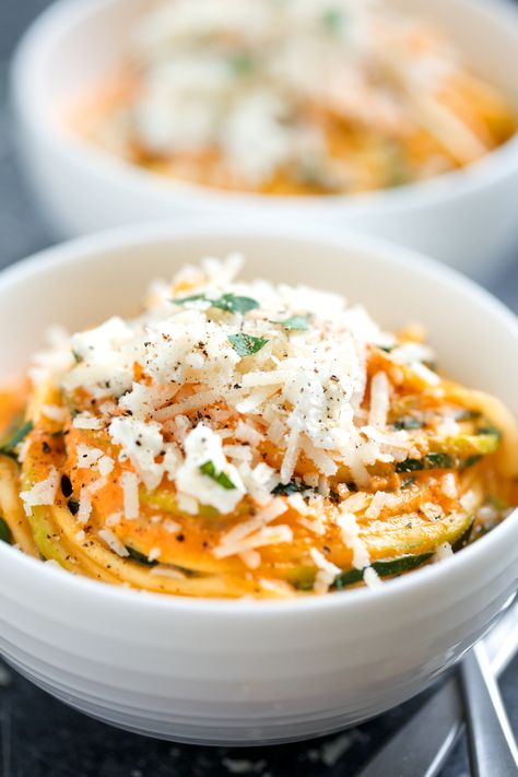 Creamy Roasted Red Pepper Zucchini Noodles | Get Inspired Everyday! Zoodle Recipes, Veggie Noodles, Spiralizer Recipes, Munnar, Roasted Red Pepper, Zucchini Noodles, Zucchini Recipes, Veggie Dishes, Tortellini