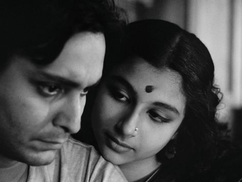 Satyajit Roy, Soumitra Chatterjee, Classic Movie Quotes, Sharmila Tagore, Bollywood Retro, Satyajit Ray, Ray Film, Desi Love, Bollywood Quotes