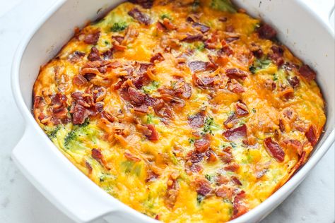 Keto Overnight Breakfast Casserole - Easy Low Carb Recipe - Life Love Liz Overnight Casserole, Healthy Low Carb Breakfast, Breakfast Casserole Recipe, Overnight Breakfast Casserole, Overnight Breakfast, Casserole Easy, Creamed Onions, Low Carb Recipe, Breakfast Casserole Easy