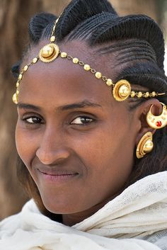 tigrigna woman, ethiopia | traditional african culture: inspiration Albaso Hairstyle, Traditional African Hairstyles, African Hair History, Ethiopian Hair, Culture Inspiration, Traditional Hairstyle, African Hair, African People, We Are The World