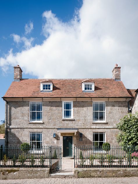 Blue Period: An English Manor House Channels Picasso - Remodelista British Farmhouse, Sims3 House, English Manor Houses Interior, French Manor House, Manor House Interior, English Farmhouse, English Manor Houses, Farmhouse Paint Colors, Victorian Farmhouse