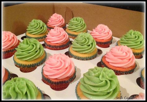 Pink Green Cupcakes, Pink And Green Cupcakes, Wicked Party, Cupcakes Pink, Swirl Cupcakes, Green Cupcakes, Sweet Sixteen Birthday Party Ideas, Green Strawberry, Cake Inspo