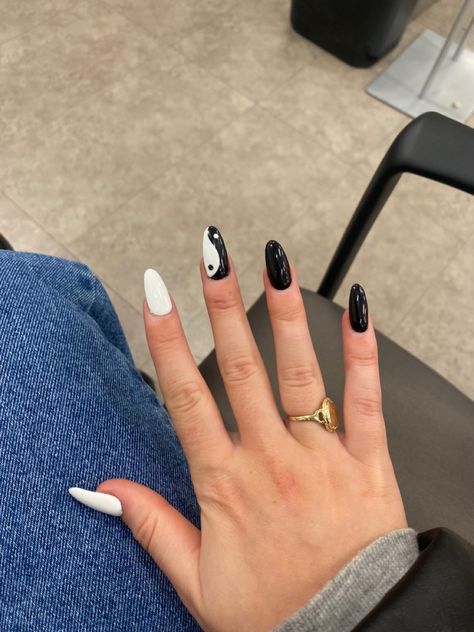 Yin yang Yen Yang Nails, Yin And Yang Nails, Jing Jang, Ying Yang Nails, Yin Yang Nails, Jing Y Jang, Black Almond Nails, Bday Nails, Drip Nails