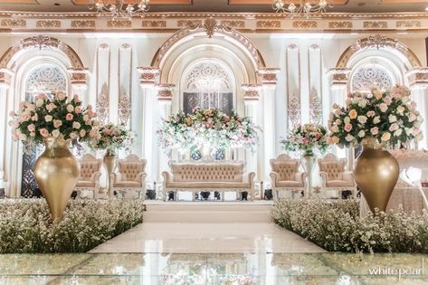 Pearl Decorations, Wedding Stage Decorations, Stage Decorations, Wedding Stage, Wedding Looks, White Pearl, Jakarta, Birthday Decorations, Wedding Inspo