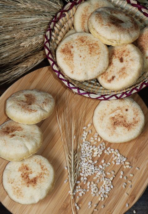 Moroccan Pita Bread Bread Healthy Recipes, Moroccan Bread, Pita Bread Recipe, Bread Healthy, Dry Bread, Yeast Bread Recipes, Types Of Bread, Moroccan Food, French Toast Bake