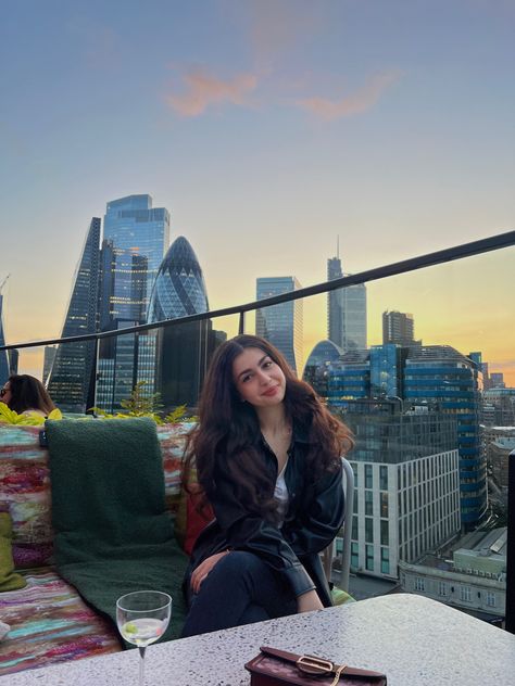 #sunset #rooftop Rooftop Picture Ideas Aesthetic, Sitting On The Rooftop Aesthetic, Person Sitting On Rooftop, Sunset Rooftop Photoshoot, Sitting On A Rooftop At Night, Sunset Pictures Poses, Sunset Rooftop, Pictures Poses, Insta Feed