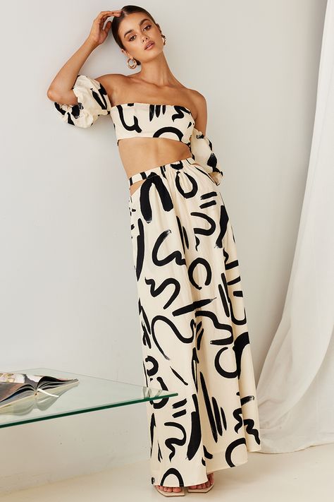 York Maxi Skirt - Sand/Black Maxi Skirt Crop Top, Runaway The Label, Dinner Dates, Crop Top Skirt, Wedding Guest Outfit Summer, Garden Parties, Looks Chic, Maxi Skirts, Guest Outfit