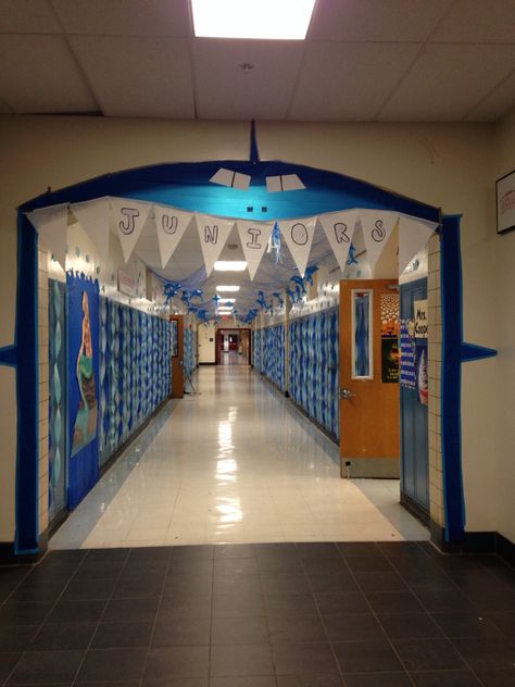 Our under the sea hallway for spirit week! Hallway Decorating Spirit Week, Hoco Hallways Themes, Spirit Week Decorations Hallway, Hoco Hallway Decorations, School Spirit Decor, Spirit Week Hallway Decorations, Homecoming School Decorations, Hallway Decorations For School, Spirit Week Decorations