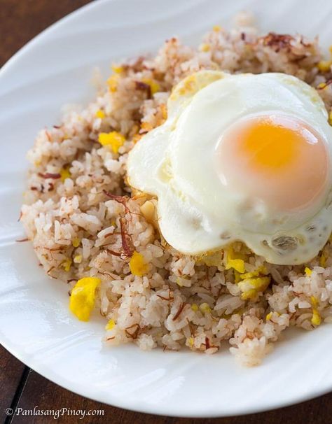 Corned Beef Fried Rice with Egg - Panlasang Pinoy Beef Fried Rice With Egg, Rice With Egg, Cooking Fried Rice, Canned Corned Beef, Beef Fried Rice, Fried Rice With Egg, Pinoy Foods, Restaurant Plan, Zoodle Recipes