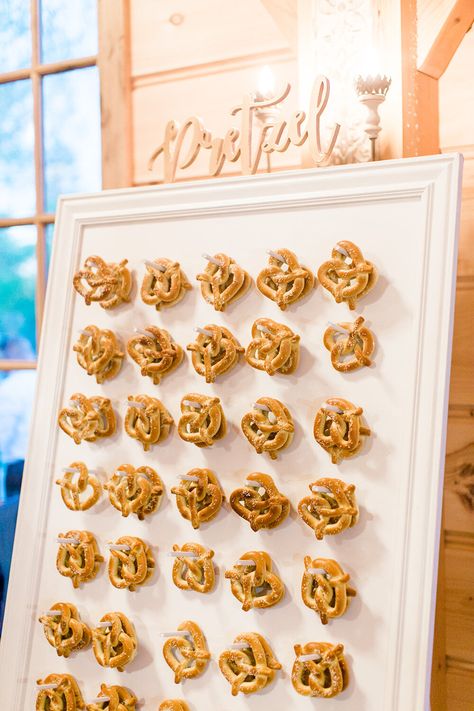 Wedding Soft Pretzels, Soft Pretzel Wall, Pretzel Holder Party Ideas, Diy Pretzel Wall, Pretzel Board Display, Pretzel Wall Wedding, Wedding Pretzel Bar, Pretzel Bar Wedding, Pretzel Bar Ideas