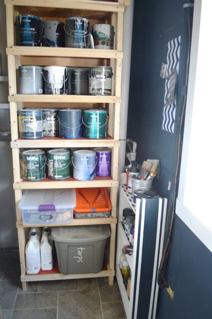 Don't throw out leftover paint! It's perfect for quick touch-ups around the house. This leftover paint storage idea is genius and easy! Painting Supply Storage, Storing Paint Supplies, Gallon Paint Can Storage Ideas, Paint Can Storage Ideas, Paint Can Storage, Leftover Paint Storage, Wilton House, Garage Organizing, Garage Paint