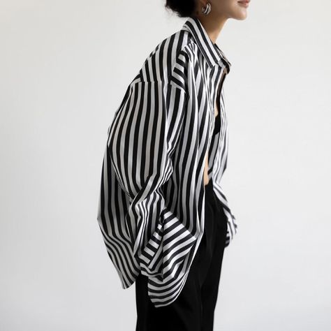 The Frankie Shop (@thefrankieshop) • Instagram photos and videos Oversized Dress Shirt, Outfits With Striped Shirts, Oversized Striped Shirt, Black Striped Shirt, Oversized Shirt Dress, White Stripes Shirt, Shirting Fabric, The Frankie Shop, Frankie Shop