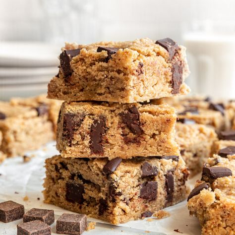 Healthy Vegan Chocolate Chip Chickpea Blondies Blondies Healthy, Chickpea Blondies, Vegan Blondies, Steamed Sweet Potato, Lemon Brownies, Chocolate Chip Blondies, Blondies Recipe, Vegan Peanut Butter, Healthy Treat