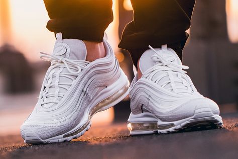 Airmax 97 White, Air Max 97 Outfit, Tenis Air, Mens Fashion Nike, Nike Airmax 97, Nike Fashion Sneakers, Nike Skateboarding, Urban Shoes, Jordans Girls