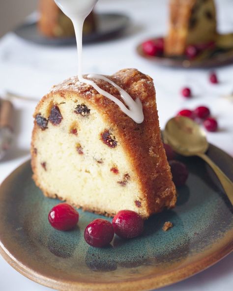 Lemon Cranberry Pound Cake Bundt Pound Cake, Whole Wheat Cake Recipe, Cranberry Pound Cake, Cranberry Bundt Cake, Sour Cream Icing, Thanksgiving Cranberry, Lemon Cranberry, Cranberry Thanksgiving, Thanksgiving Cake