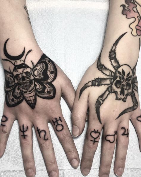 Moth Tattoo, I Tattoo, Moth, Body Art, Henna, Tattoo Ideas, Healing, Tattoos, On Instagram