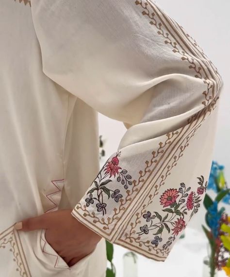 Embroidered Bedsheets, Embroidery Fashion Detail, Kurta Style, Simple Kurta Designs, Traditional Indian Dress, Casual Wear Dress, Dress Design Patterns, Embroidery Suits Design, Frocks For Girls