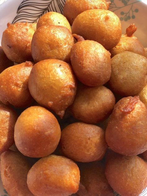 Small Chops Pictures, Small Chops, Cooking Soul Food, Ghana Food, Africa Food, Puff Recipe, Soul Food Dinner, Puff Puff, Nigerian Food