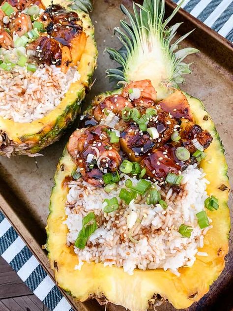 Grilled Teriyaki Shrimp Pineapple Bowl in Pineapple Boats Shrimp Pineapple Bowl, Pineapple Bowl Recipe, Pineapple Bowls, Bbq Pineapple, Pineapple Boats, Green Onions Recipes, Pineapple Shrimp, Teriyaki Shrimp, Pineapple Bowl