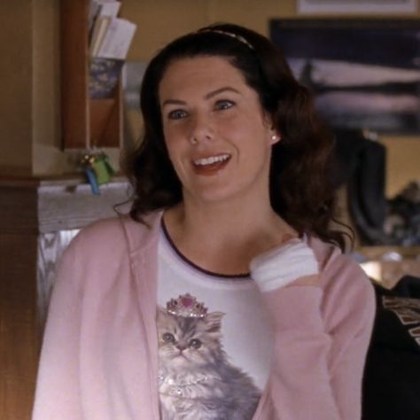 lorelai gilmore girls pfp Gilmore Girls Lorelai, Gilmore Girls Fashion, Lorelei Gilmore, Gilmore Girls Outfits, Lauren Graham, Lorelai Gilmore, Rory Gilmore, Blogger Girl, Girl Icons