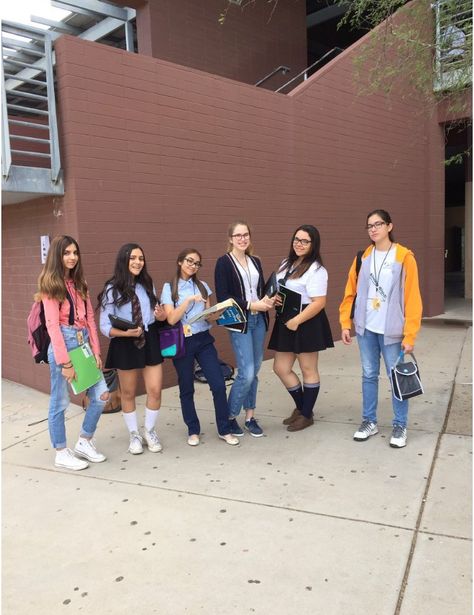 Athlete🎖vs Mathlete 🎓 Nerd Vs Jock Spirit Week, Nerd Costumes, 50s Costume, Spirit Days, Dress Up Day, Hippie Costume, Steampunk Necklace, Spirit Week, School Spirit