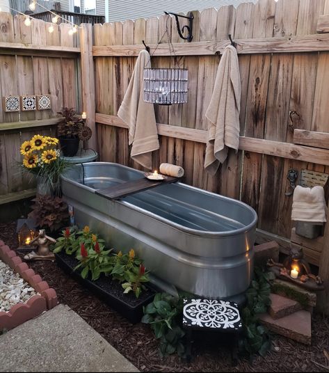 Bathtub Hot Tub, Backyard Soaking Tub, Stock Tank Soaking Tub, Outside Soaking Tub, Stock Tank Outdoor Bathtub, Diy Outdoor Bathtub Ideas, Outdoor Bathing Area, Outdoor Soaking Tub Backyard, Outside Tub Ideas