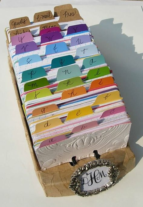 Rolodex In Artful Order: Paint Chip Crafts | InMyOwnStyle Paint Chips Diy, Paint Samples Crafts, Paint Chip Cards, Paint Sample Cards, Paint Chip Crafts, Chip Recipe, Paint Chip Art, Chip Art, Teaching Organization