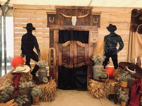 Cowboy Theme Party Decorations, Adult Western Party, Harvest Party Decorations, Country Western Parties, Cowgirl Party Decorations, Cowboy Party Decorations, Western Party Decorations, Cowboy Themed Birthday Party, Wild West Birthday