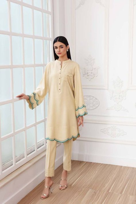 Pakistani Suits Casual, Long Kurti Patterns, Pakistani Designer Suits, Trouser Suit, Simple Pakistani Dresses, Embroidery Designs Fashion, Pakistani Suits, Kurta With Pants, Pinterest Fashion