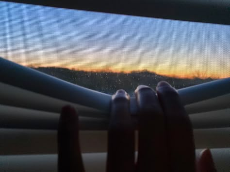 The morning sunrise peaking through the shades. Waking Early Aesthetic, Get Up Early Aesthetic, Morning After Aesthetic, Waking Up Early Aesthetic, Lifestyle Aesthetic Vision Board, Recreating Pinterest Photos, Waking Up, Me At School, Soul Aesthetic