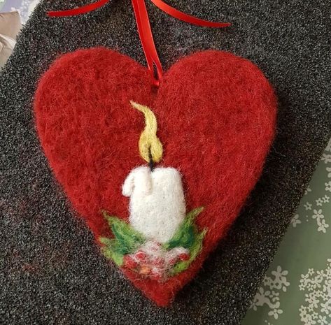 Tovad Ull, Needle Felted Ornaments, Needle Felting Diy, Christmas Heart, Wool Felt Projects, Needle Felted Christmas, Felt Crafts Christmas, Felted Wool Crafts, Needle Felting Tutorials