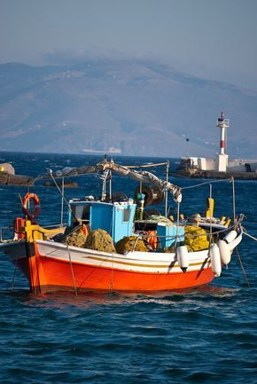 Fishing Boat Tattoo, Boat Painting Canvas, Fishing Boat Names, Ocean Fishing Boats, Fly Fishing Boats, Fishing Boat Accessories, Boating License, Grecia Santorini, Center Console Fishing Boats