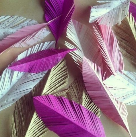 paper-feathers Feather Tutorial, Feather Diy, Paper Feathers, Pen Craft, Paper Birds, Feather Crafts, Paper Flowers Craft, Paper Flowers Diy, Cut Paper