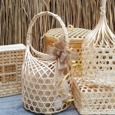 Woven Gift Basket, Bamboo Gift Box Ideas, Gift Basket For Wedding, Orchid Basket, Basket For Wedding, Box Gift Packing, Fruit Flower Basket, Handmade Hamper, Gift Box Flower