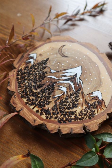 Wood Slice Decor, Forest Designs, Wood Burn Designs, Home Decor Country, Barn Wood Crafts, Pyrography Art, Mixed Media Crafts, Wood Burning Crafts, Wood Burning Patterns