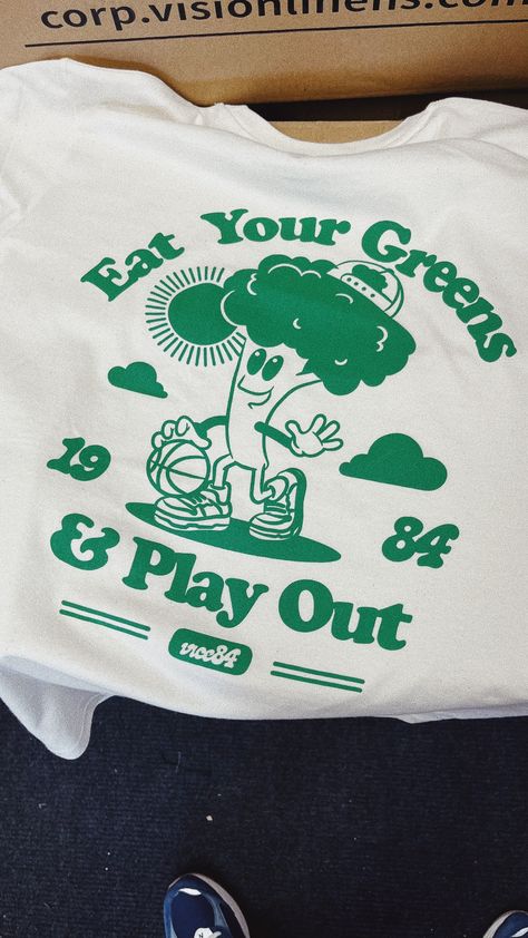 Eat your greens tee in a natural color. Perfect for any occasion. #vice84 #eatyourgreens #tee . #Screen_Print_T_Shirt_Design #Screen_Print_T_Shirt #Retro_Graphic_Tshirt #Back_Of_Tshirt_Design_Ideas Screenprint Tshirt Design, Back Graphic Tee, Retro Graphic Tshirt, Retro T-shirts, Screen Print T Shirt, Nature Graphic Tees, Where To Get Graphic Tees, Green Tshirt Design, Retro Shirts Vintage Graphic Tees