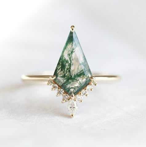 Kite Ring, Engagement Ring Ideas, Agate Engagement Ring, Moss Agate Ring, Diamond Crown, 1 Rose, Dream Engagement Rings, Dream Engagement, Silver Wedding Rings