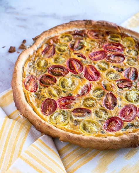 Quiche Recipes Tomato, Fancy Quiche, Basil Quiche, Beetroot Carpaccio, Bacon And Cheese Quiche, Tomato Quiche, Delicious Quiche, Vegan Coleslaw, Best Food Photography