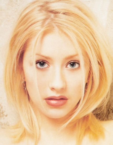 Christina Aguilera / Yariv Milchan 1999 Christina Aguilera 2000s Hair, Christina Aguilera No Makeup, Christina Aguilera Young, Christina Aguilera 90s, Christina Aguilera Hair, Christina Aguilera 1999, Early 2000s Hair, Christina Aguilera Dirrty, Christina Aguilera Burlesque