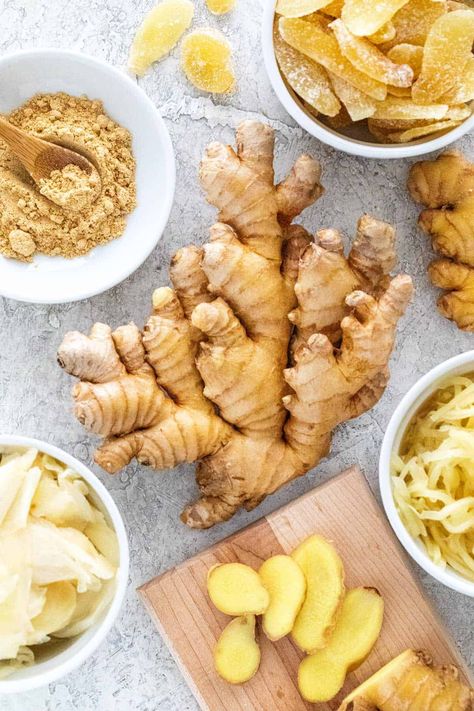 Ginger is best known for bringing flavor and heat to various recipes, but its one of the most commonly used ingredients in Asian cooking. #typesofginger #ginger #ingredients Cooking With Ginger, Ginger Wraps, Carrot Ginger Soup, Meat Marinade, Ginger Smoothie, Ginger Benefits, Dry Ginger, Candied Ginger, Ginger Recipes