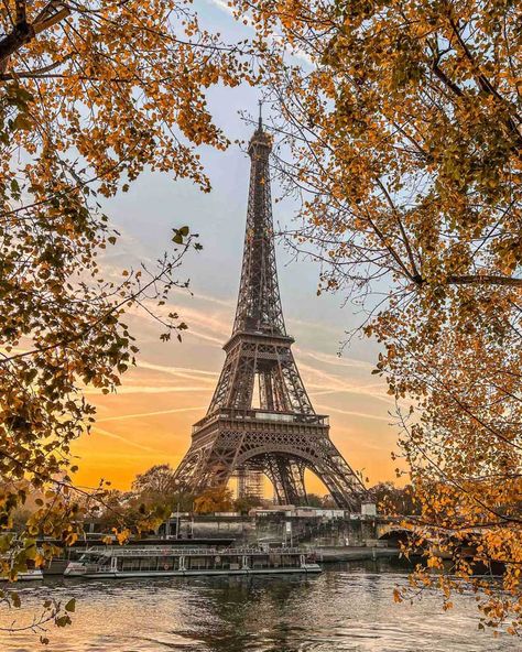 Paris New Year, Eiffel Tower In Autumn, Autumn In Paris Wallpaper, Eiffel Tower Landscape, View From Top Of Eiffel Tower, Paris Autumn, Paris Iffle Tower Aesthetic, Paris In Autumn, Paris Painting