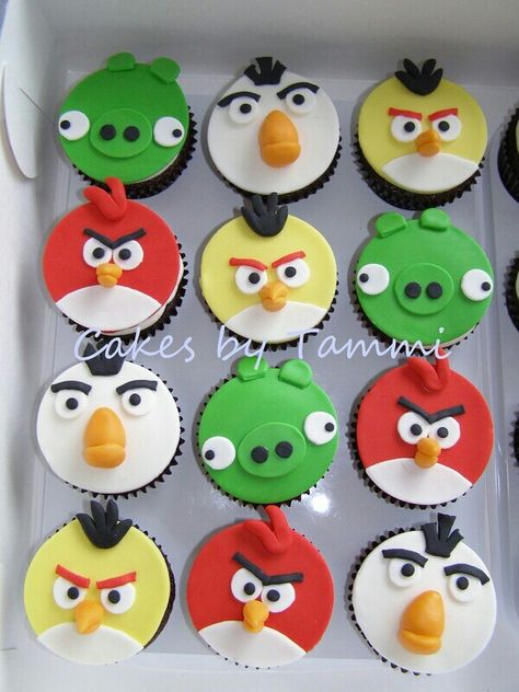 Angry Bird Cupcakes Angry Bird Cupcakes, Cupcake Fondant Ideas, Character Cake Designs, Kid Party Ideas, Angry Birds Cupcakes, Deco Cupcake, Bird Birthday Parties, Angry Birds Cake, Angry Birds Party