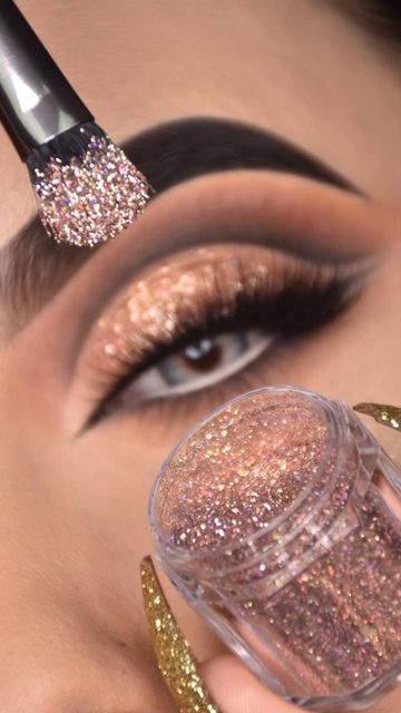 Glittery Eye Makeup, Halo Eye Makeup, Maquillage Yeux Cut Crease, Evening Eye Makeup, Glittery Eyes, Bridal Eye Makeup, Eye Makeup Techniques, Glitter Eye Makeup, Smink Inspiration