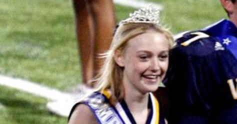 15 Celebrities Who Were Homecoming Queen or King | Teen Vogue Tom Delonge, Homecoming Queen, Dakota Fanning, Meryl Streep, Teen Vogue, In High School, Fashion Story, Nicki Minaj, Cute Fashion